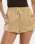 Shorts Dália Marfim Acetinado — foto 1