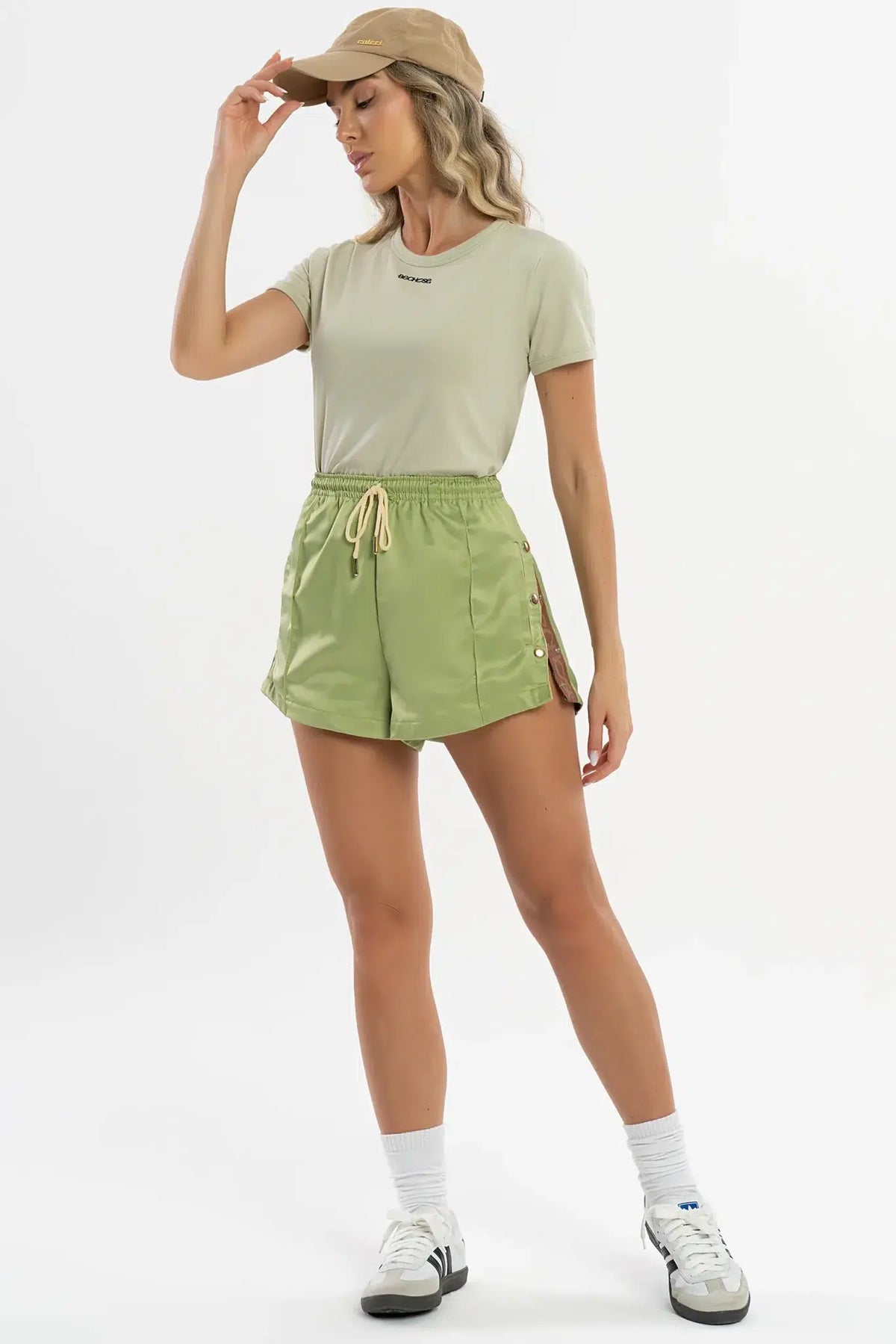 Shorts Dália Pistache Acetinado — foto 5