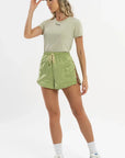 Shorts Dália Pistache Acetinado — foto 5