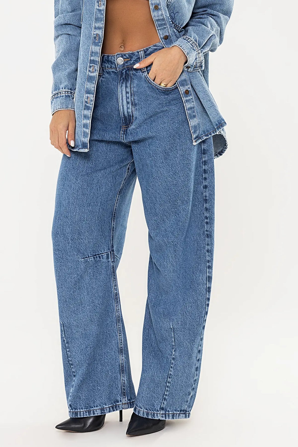 Calça Barrel Abelha Jeans — foto 6