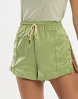 Shorts Dália Pistache Acetinado — foto 4