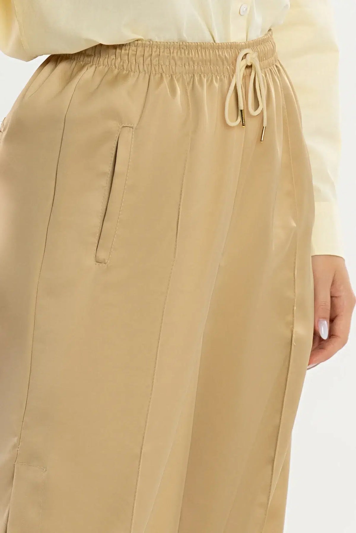 Calça Dália Marfim Acetinado — foto 3