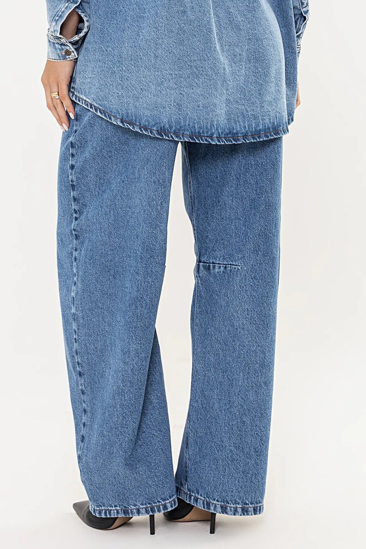 Calça Barrel Abelha Jeans — foto 5