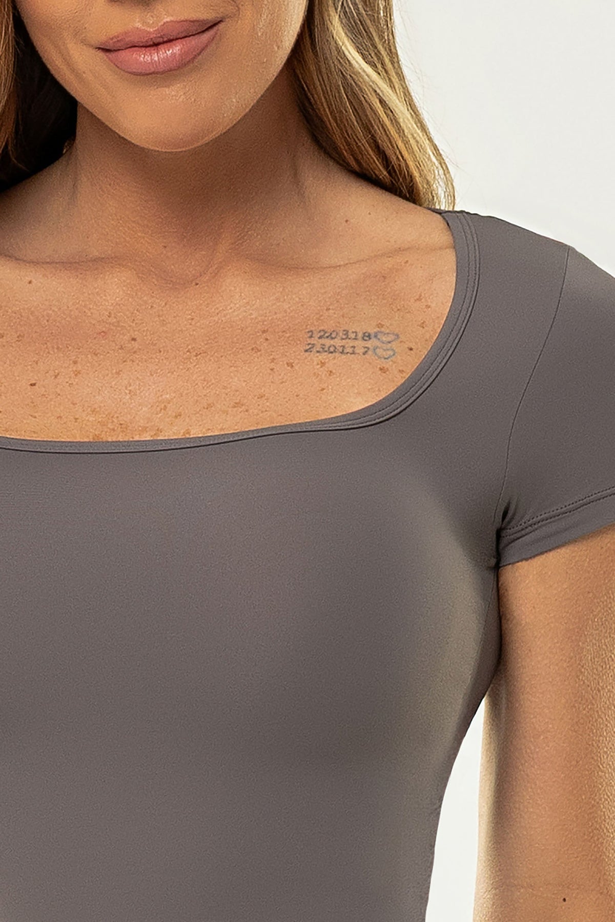 Blusa Hibisco Cinza — foto 3
