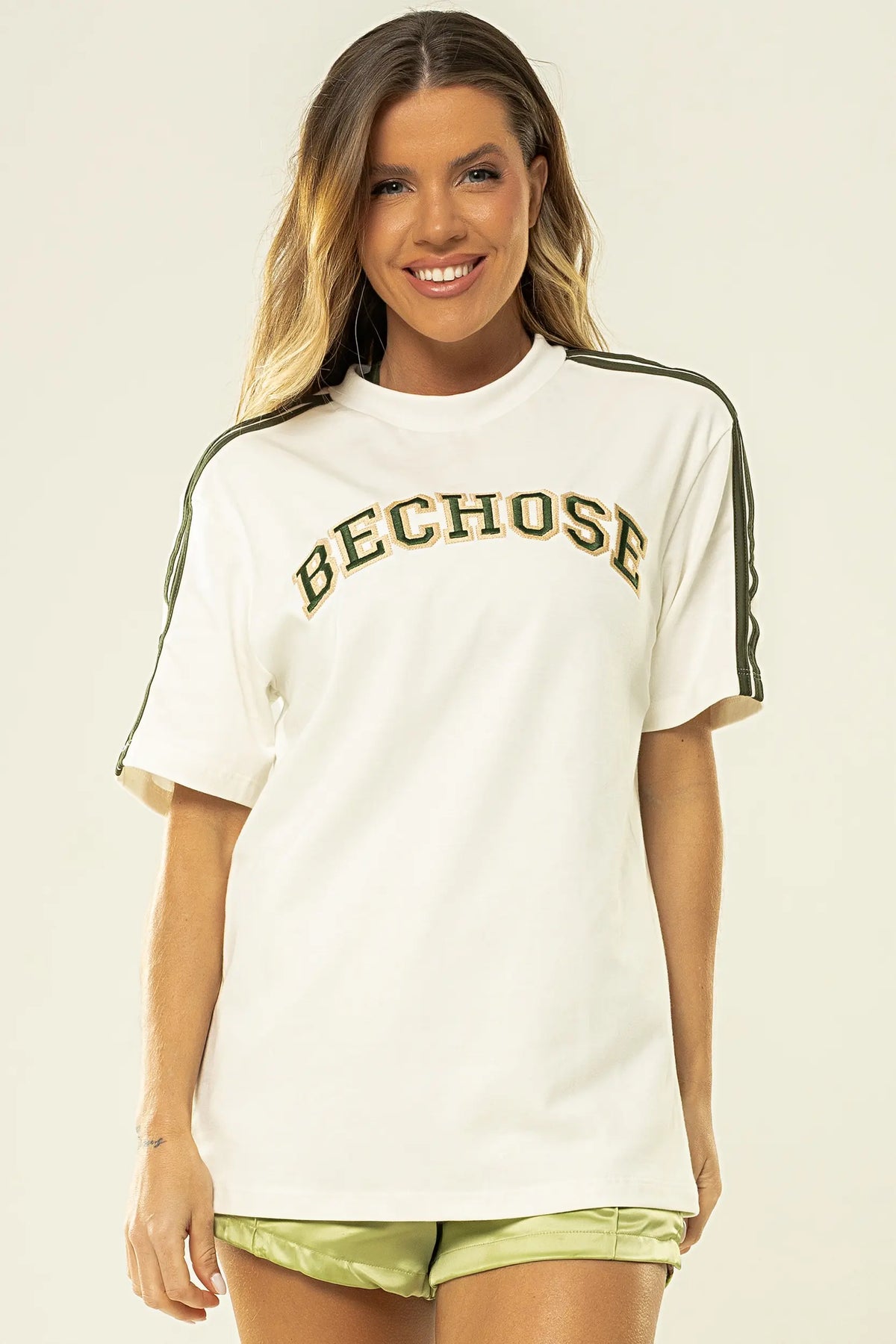 Camiseta Unissex Bordada College