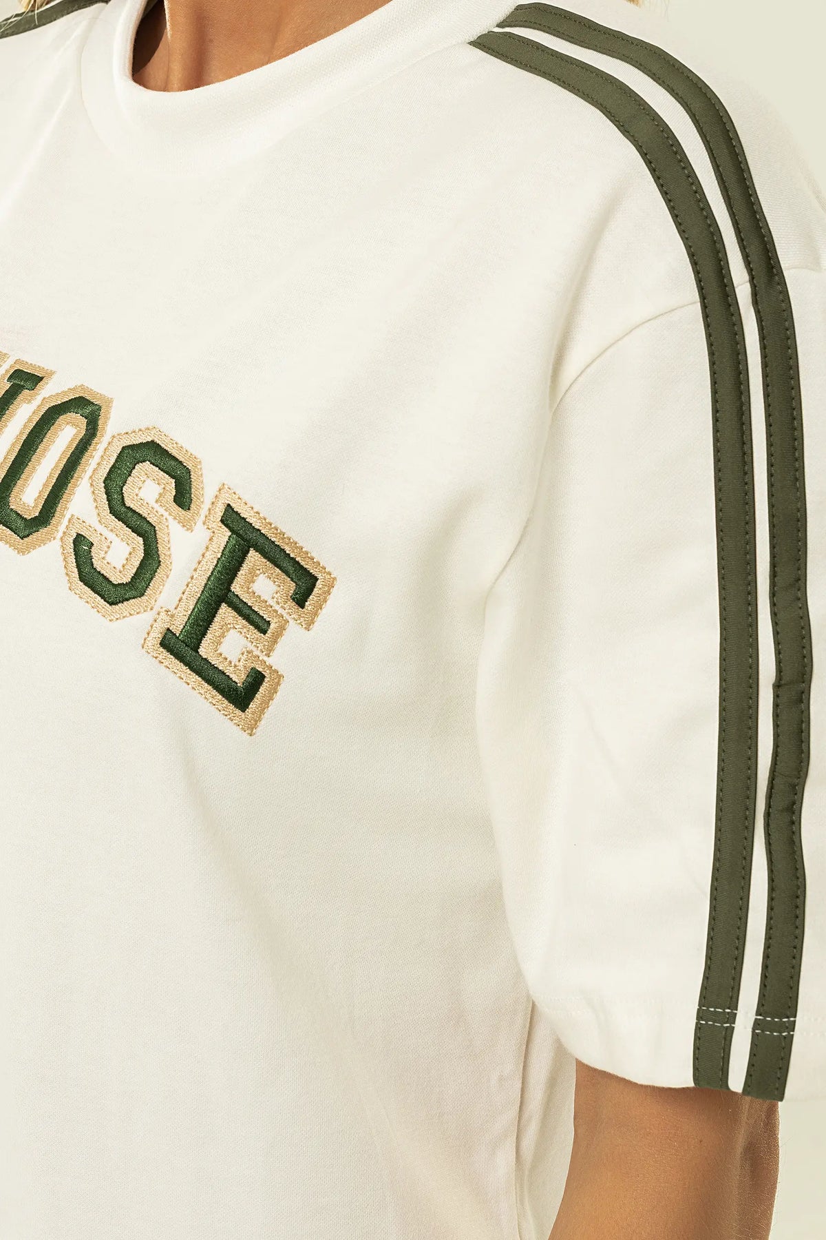 Camiseta Unissex Bordada College — foto 5