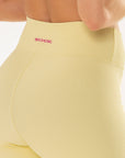 Shorts Perpétua Amarelo Manteiga Canelado — foto 4