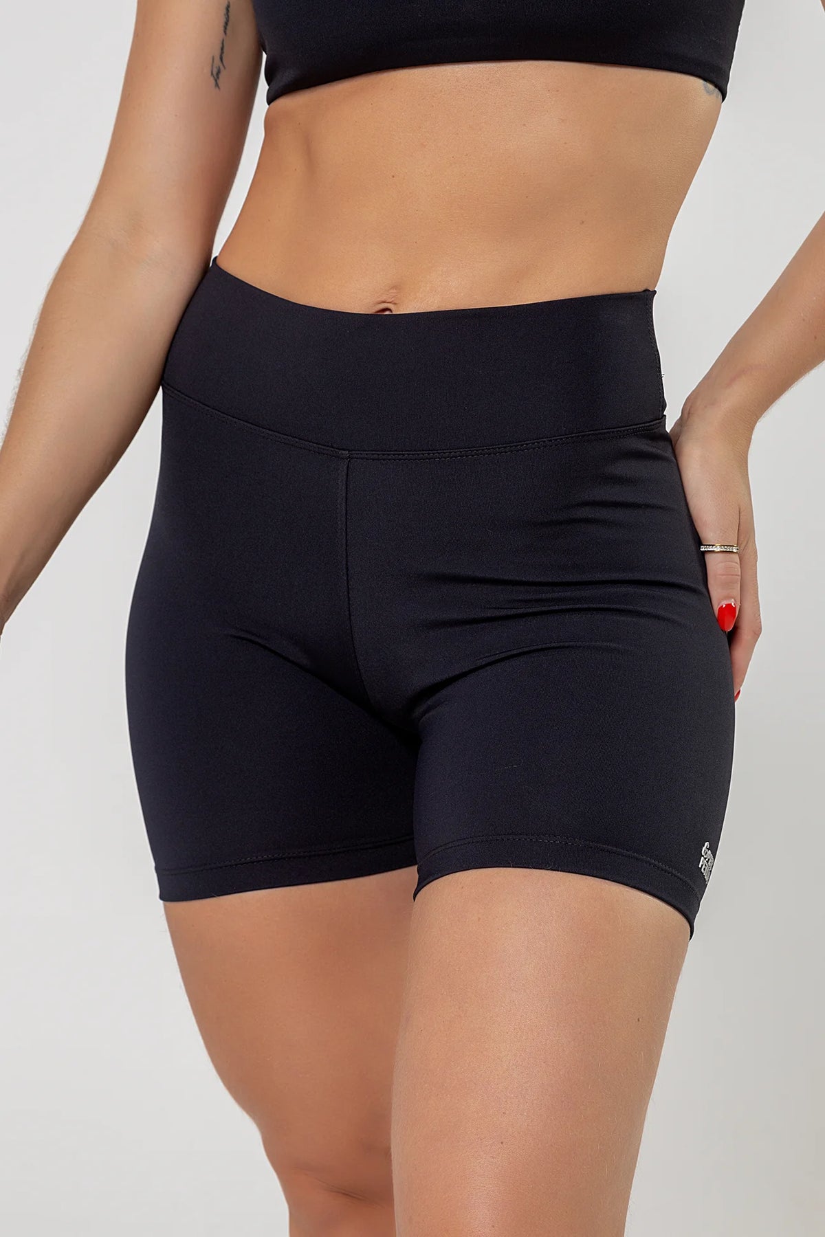Shorts Perpétua 4 polegadas na cor preto absoluto