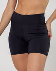 Shorts Perpétua 4 polegadas na cor preto absoluto