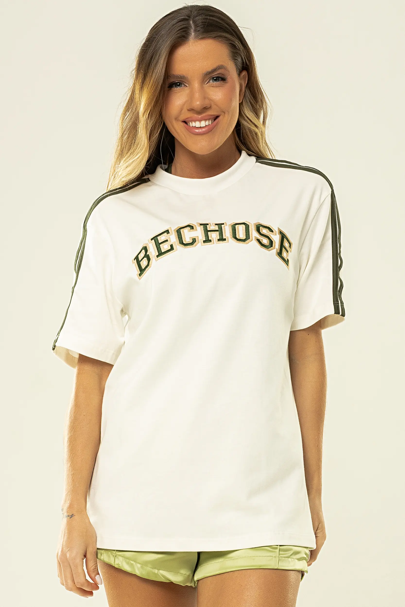 OVER_BECHOSE - 1 Camiseta Unissex Bordada College - Imagem 1